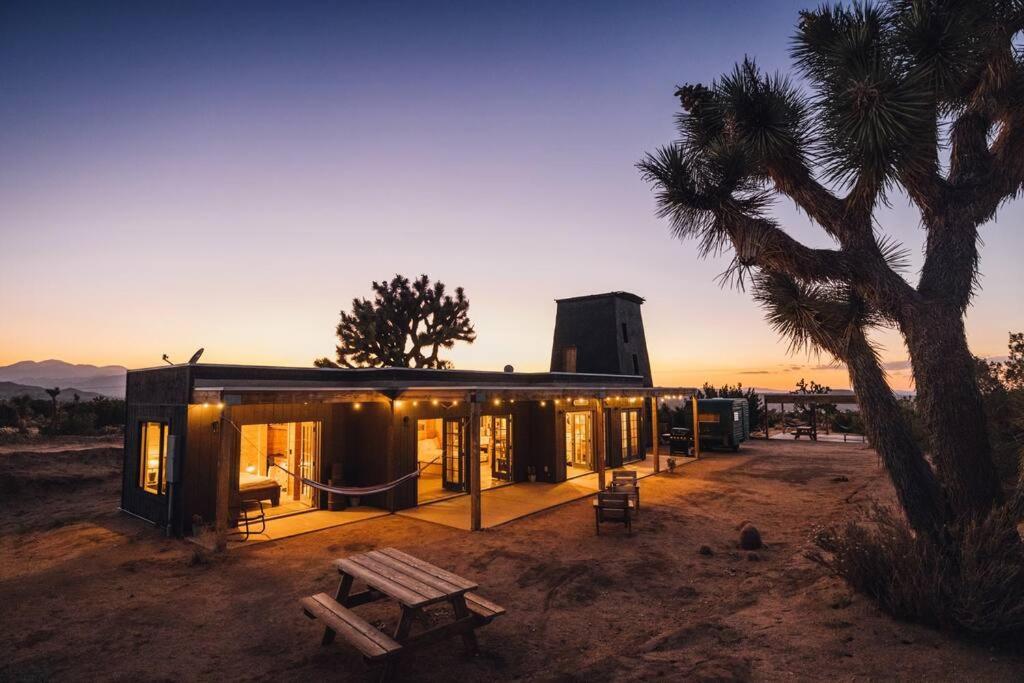 Joshua Tree Hidden Tower * Views - Landmark Юкка-Валлі Екстер'єр фото
